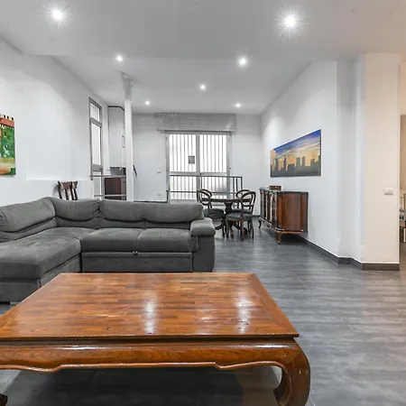 Friends & Family House Daire Milano
